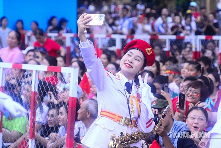 Những 'bóng hồng' quân nhạc gây thương nhớ