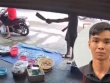 Bắt giữ nam thanh niên cầm 2 con dao dọa chém một phụ nữ bán tôm