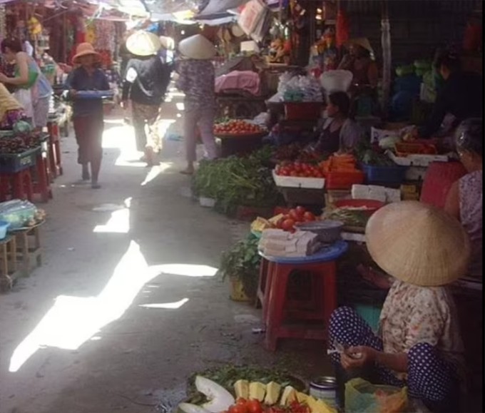 Bức ảnh được Lydia chụp vội trong một lần ghé thăm chợ địa phương ở Việt Nam. Ảnh: DM