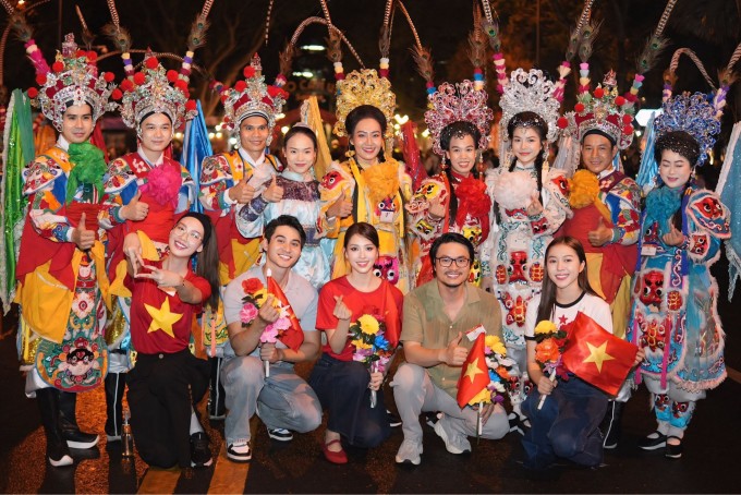Dàn sao phấn khích đi xem hợp luyện &#39;concert quốc gia&#39; - 10