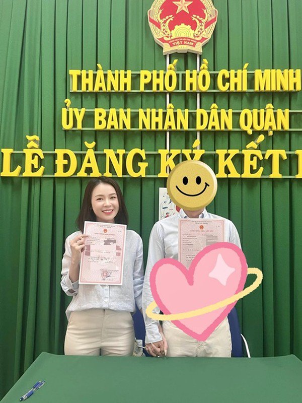 Sam và chồng doanh nhân đã đăng ký kết hôn nhưng chưa tổ chức đám cưới.