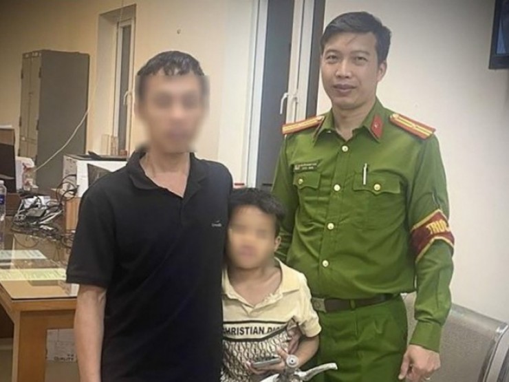 Cậu bé lớp 3 đi lạc ở Hà Nội do muốn đạp xe vào TPHCM xem diễu binh, diễu hành