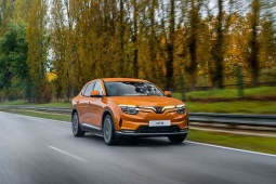 Giá xe VinFast VF 8 niêm yết và lăn bánh tháng 4/2025