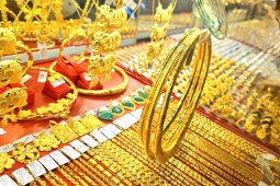 Giá vàng hôm nay 26/4: Tiếp tục lao dốc
