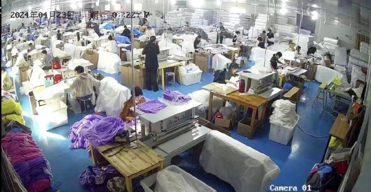 Nhà máy sản xuất áo mưa của Ngô Địch