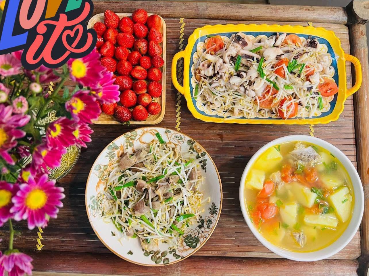 Giá đỗ xào lòng mề - Mực xào - Canh khoai nấu sườn - Dâu tây