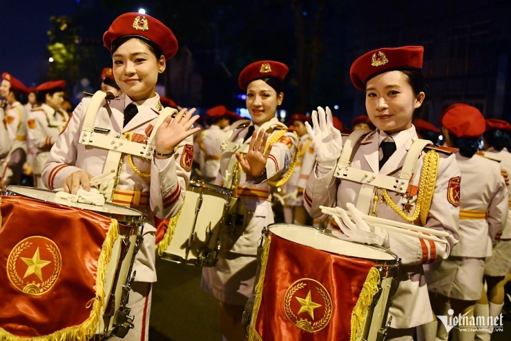 Khoảnh khắc &#39;lạ&#39; của những người lính trong ngày tổng duyệt diễu binh - 2