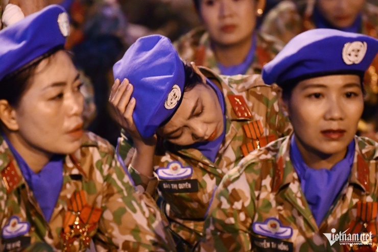 Khoảnh khắc &#39;lạ&#39; của những người lính trong ngày tổng duyệt diễu binh - 9