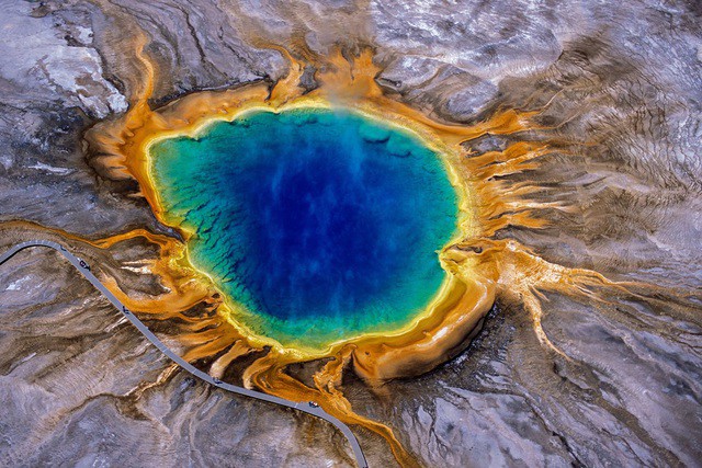 Cảnh quan tuyệt đẹp tại khu vực siêu núi lửa Yellowstone ở Mỹ - Ảnh: NATIONAL GEOGRAPHIC