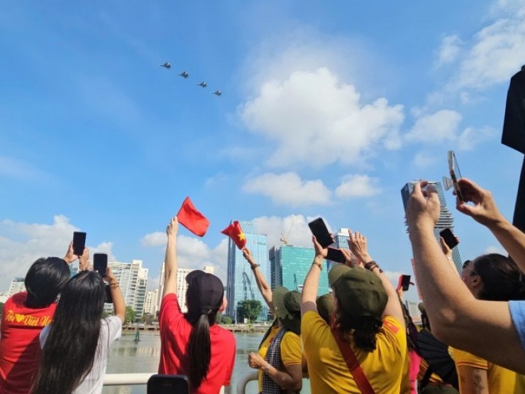 Những khoảnh khắc không quên trong lễ tổng duyệt diễu binh, diễu hành sáng 27-4