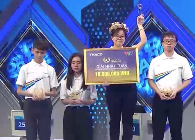 Lê Hoàng Trân Châu giành vòng nguyệt quế trận tuần 2 với 250 điểm.