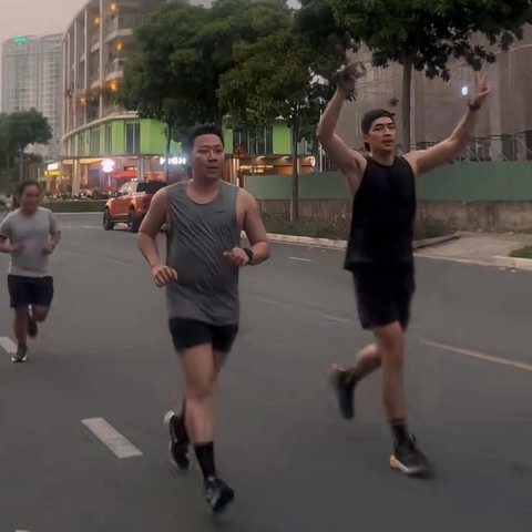 Trấn Thành gây &#39;sốt&#39; với gương mặt V-line sau giảm cân - 3