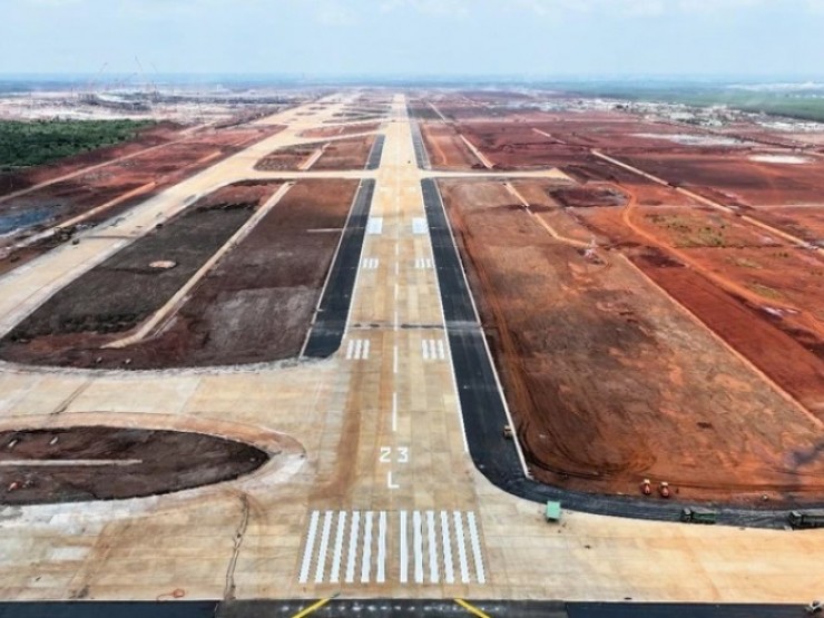 1 đường băng ở sân bay Long Thành đã sẵn sàng cho máy bay cất và hạ cánh