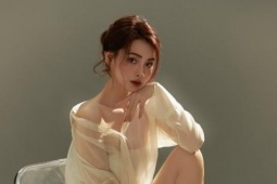 MC Mù Tạt khoe vẻ gợi cảm sau công khai bạn trai cầu thủ