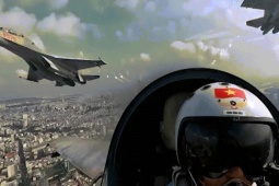 Su-30MK2 thả bẫy nhiệt lần đầu ở TP HCM nhìn từ buồng lái