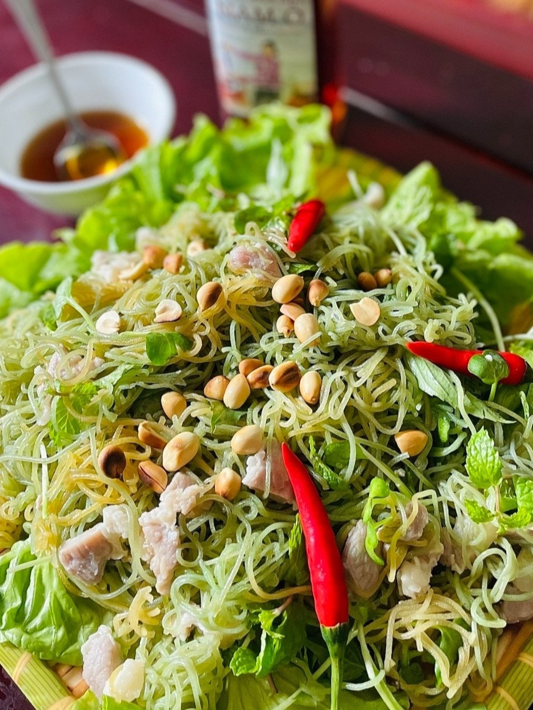 Gỏi bún sông là món ăn yêu thích của người dân ở Nam Ô. Ảnh: Nước mắm Nam Ô