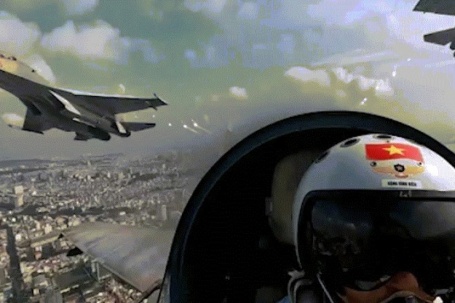 Su-30MK2 thả bẫy nhiệt lần đầu ở TP HCM nhìn từ buồng lái