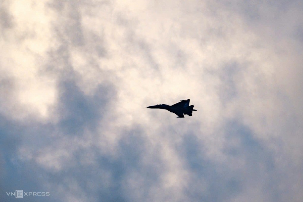 Su30-MK2 bay thăm dò khí tượng. Ảnh: Hoàng Việt