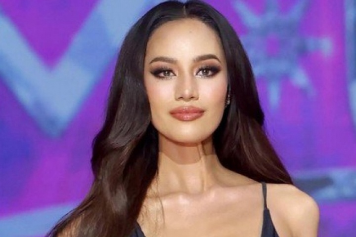 Á hậu Hoàn vũ bị tước danh hiệu đáp trả