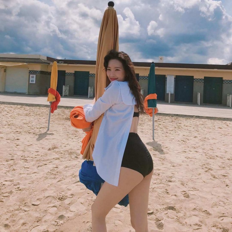 Khi dàn IT Girls "lên đồ" chào Hè, người mặc 2 mảnh quyến rũ, người nửa kín nửa hở thời thượng - 19