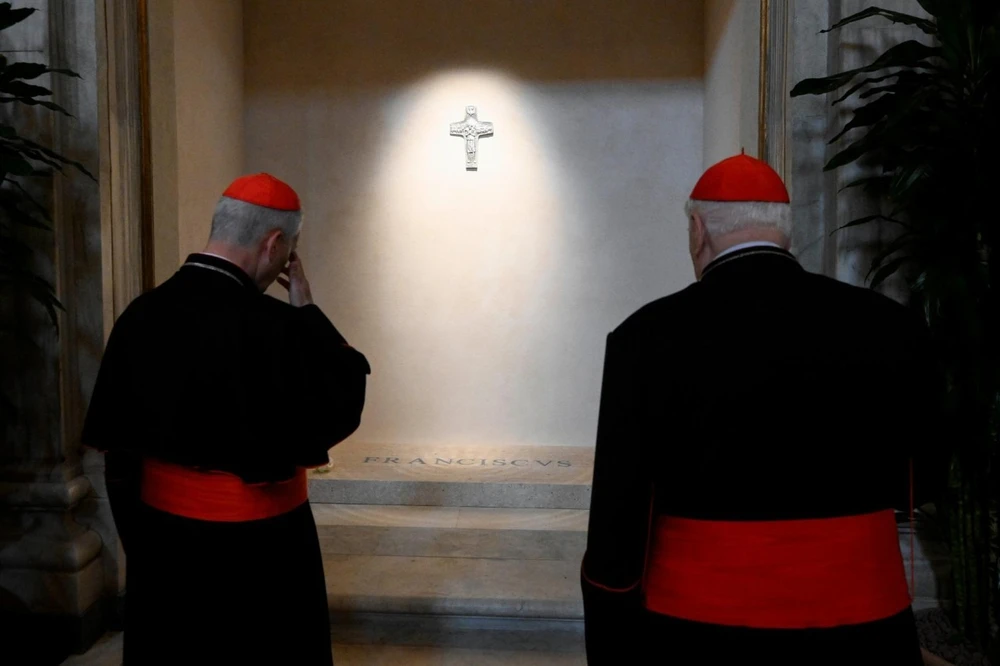 Vatican công bố hình ảnh ngôi mộ đơn giản của Giáo hoàng Francis - 4