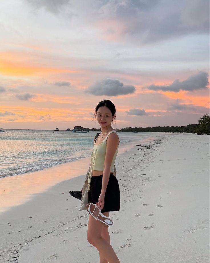 Khi dàn IT Girls "lên đồ" chào Hè, người mặc 2 mảnh quyến rũ, người nửa kín nửa hở thời thượng - 12
