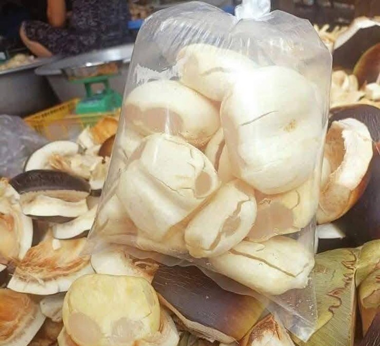 Hiện thốt nốt trở thành đặc sản nổi tiếng ở thành phố, được bán với giá khoảng 70.000 đồng/kg. Còn các sản phẩm từ thốt nốt có giá khoảng 150.000 đồng/kg.

