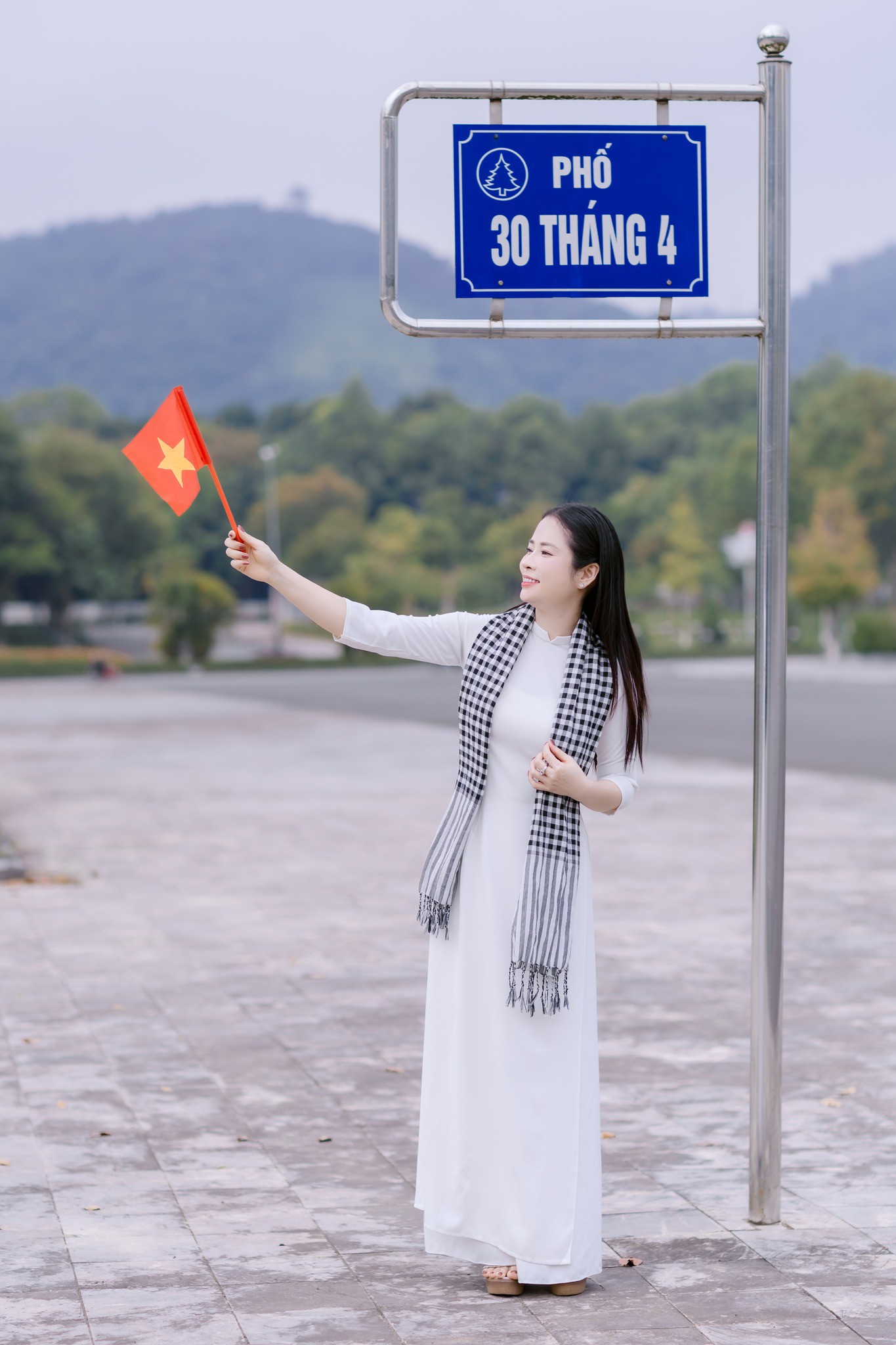 Con phố đặc biệt mang tên "30 tháng 4" trở thành điểm check - in đặc biệt - 3
