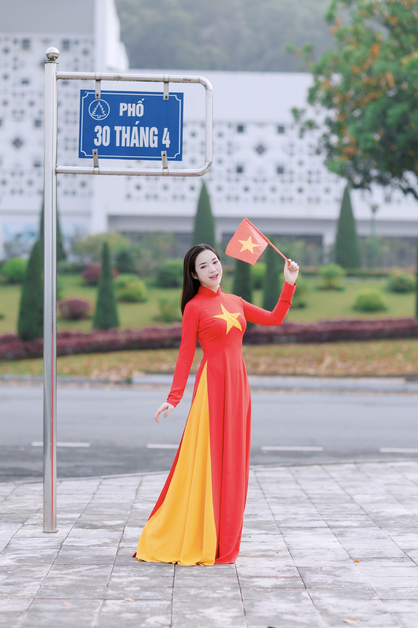 Con phố đặc biệt mang tên "30 tháng 4" trở thành điểm check - in đặc biệt - 4