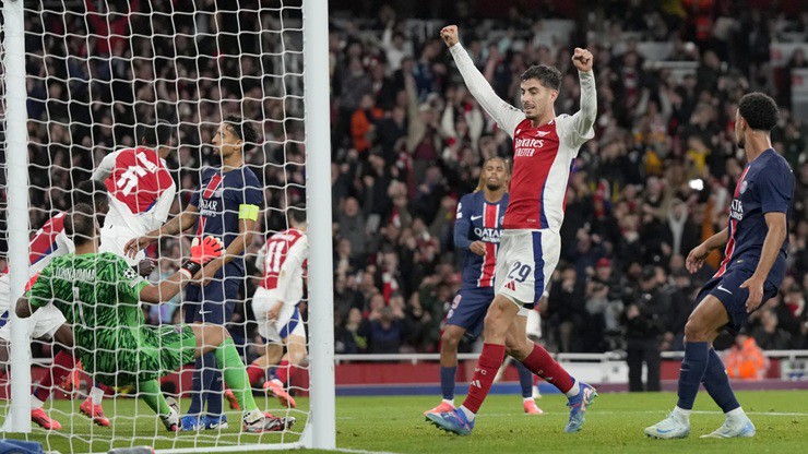 PSG không thể chống đỡ trước sức mạnh&nbsp;của Arsenal trong chuyến làm khách gần nhất tới sân Emirates