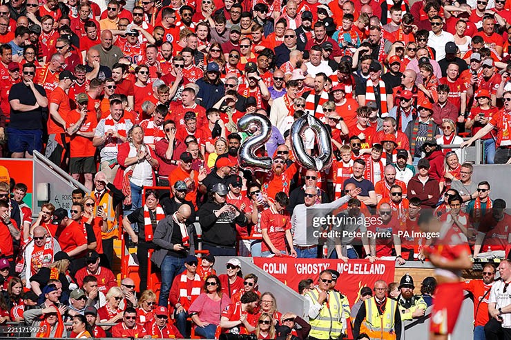 Liverpool đăng quang Ngoại hạng Anh: "Rừng" fan mở hội, sắc đỏ ngập Anfield - 15