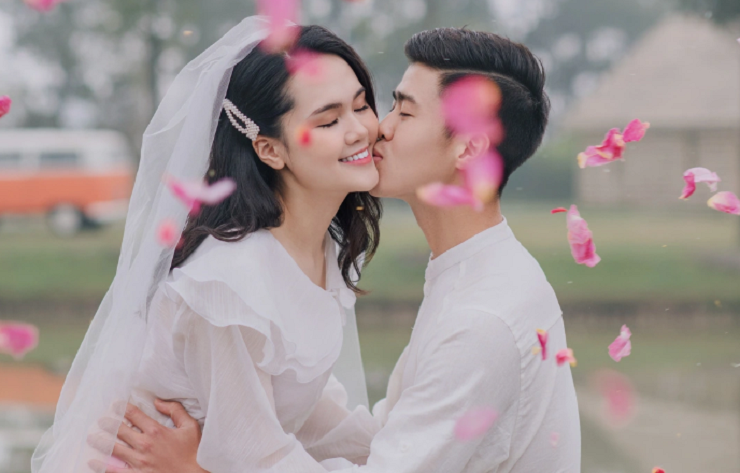 Duy Mạnh kết hôn với&nbsp; Quỳnh Anh - em gái Huyền Mi.