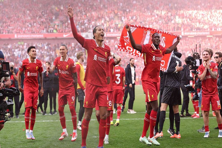 Liverpool bước lên "ngai vàng" Ngoại hạng Anh: Chiến tích 20 kỳ vĩ & ngày hội ở Anfield