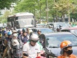 Đông 'nghẹt thở', người dân cố nhích từng bước rời Hà Nội trước kỳ nghỉ lễ 30/4