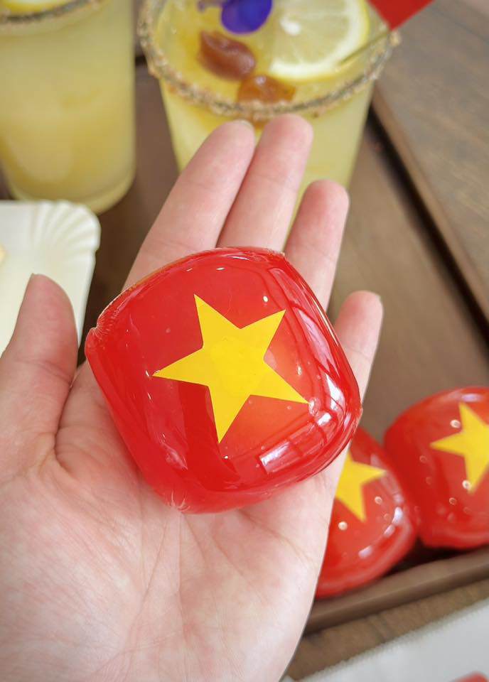 Mẹ đảm làm bánh "xu xê yêu nước" khiến ai cũng trầm trồ vì quá đẹp - 1