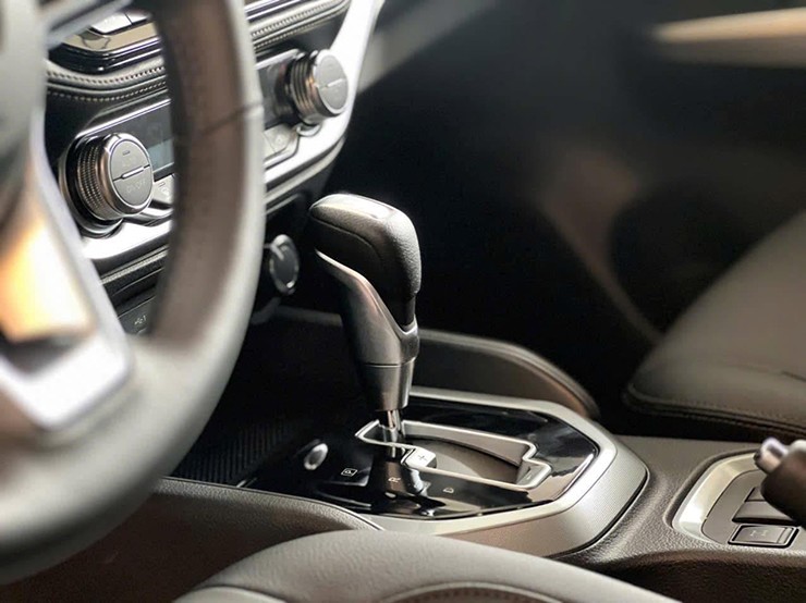 Đại lý giảm giá 90 triệu đồng cho Nissan Navara - 10
