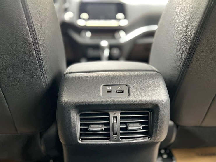 Đại lý giảm giá 90 triệu đồng cho Nissan Navara - 11
