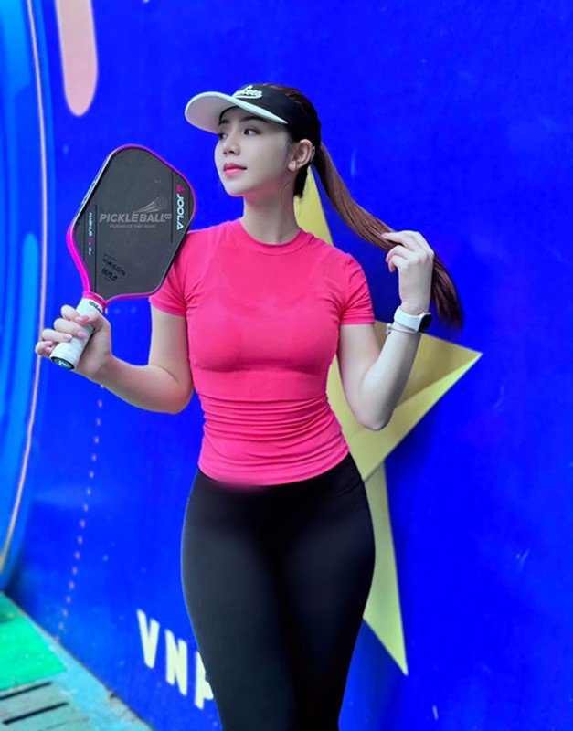 Hình ảnh Quỳnh Kool mặc kín đáo khi tập luyện pickleball. Ảnh: FB Quỳnh Kool.