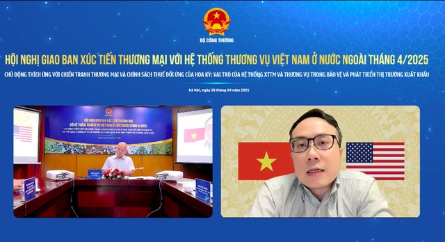 Ông Đỗ Ngọc Hưng, Trưởng Cơ quan Thương vụ Việt Nam tại Mỹ (bên phải) tham dự trực tuyến.