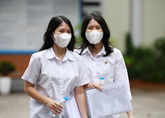 Các em học sinh ở Hà Nội thi tuyển vào lớp 10 năm 2024.