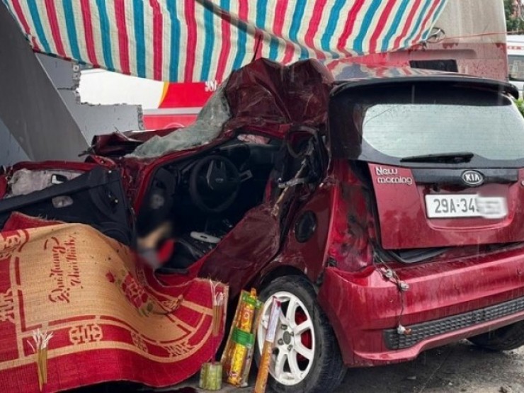 Vụ xe 45 chỗ tông xe con: Người vợ đã tử vong