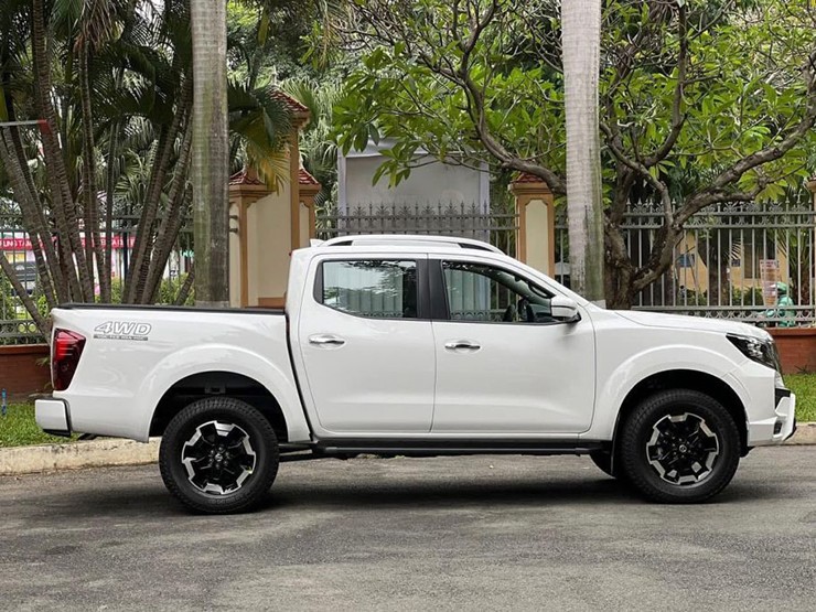 Đại lý giảm giá 90 triệu đồng cho Nissan Navara - 3