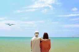 Ghé bãi biển  ' đẹp nhất thế giới '  ở Côn Đảo, khách  ' đội '  nắng săn ảnh máy bay
