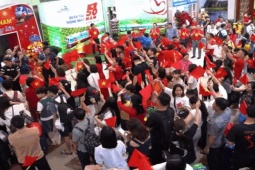 Cảm xúc đặc biệt trên đoàn tàu Thống Nhất mừng 50 năm non sông liền một dải
