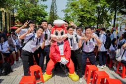 Jollibee khởi động hành trình 