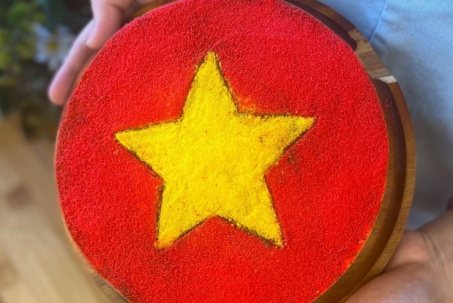 Cách làm bánh tiramisu rực rỡ màu cờ Tổ quốc