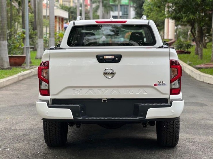 Đại lý giảm giá 90 triệu đồng cho Nissan Navara - 5