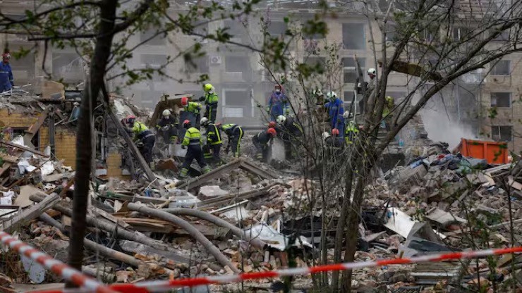 Thiệt hại ở Ukraine sau một cuộc tập kích tầm xa của Nga. Ảnh: Reuters.