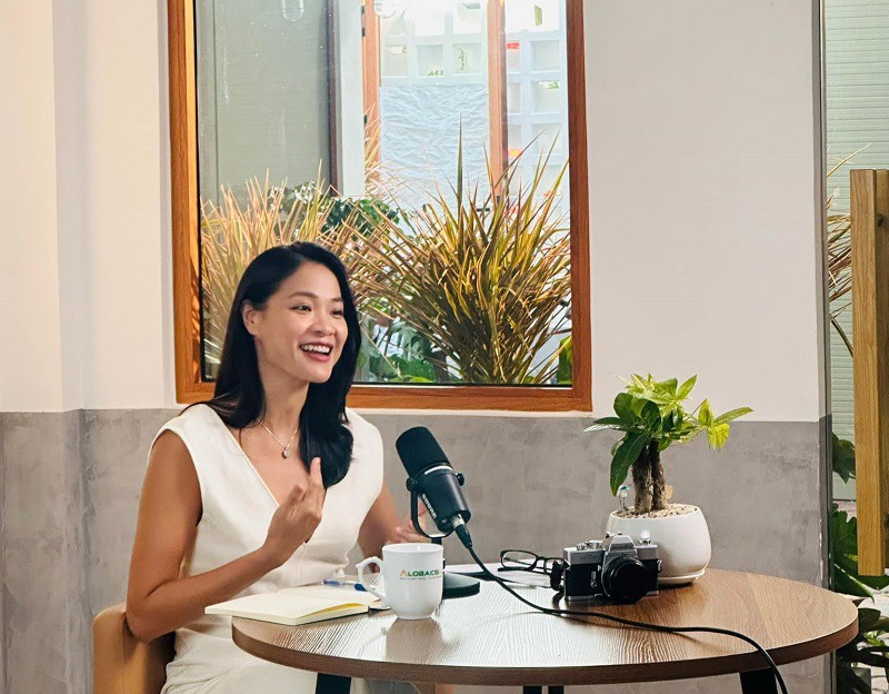 Khi rơi vào khoảng trống, chị đã lao vào làm tất cả những thứ mà người khác đề nghị, làm miễn phí hoặc thù lao rất thấp.
