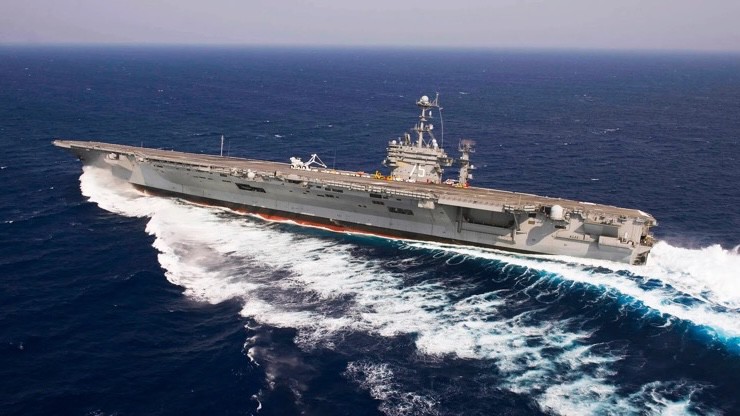 Tàu sân bay USS Harry S. Truman thực hiện cú quay gấp trong một nhiệm vụ huấn luyện. Ảnh: TWZ.